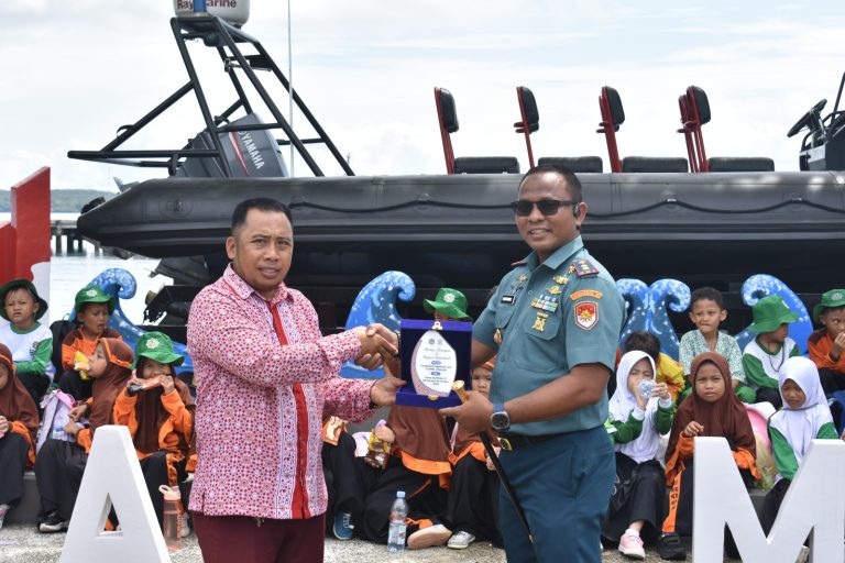 Kunjungi Lanal Mamuju, Siswa SD Integral Al Furqan Dikenalkan Kemaritiman 