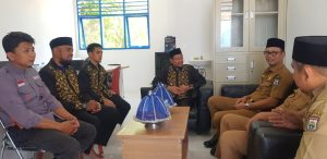 Foto bersama pengurus DPW Hidayatullah Sulbar saat menerima kunjungan kepala Biro Pemkesra Sulbar, Murdanil, SE. MM bersama staf di kantor Hidayatullah Sulbar (27/1/2026)