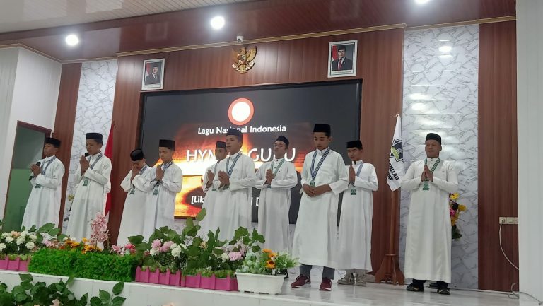 Penamatan SMP-SMA Integral Al Furqan, Alumni Diharapkan Jadi Generasi Qur’ani Berprestasi
