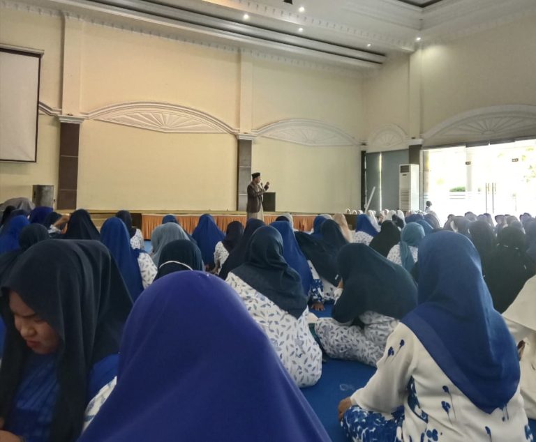 Ketua Hidayatullah Polman Ceramah di Depan 600 Binaan Yayasan Ratih Al Kafaa